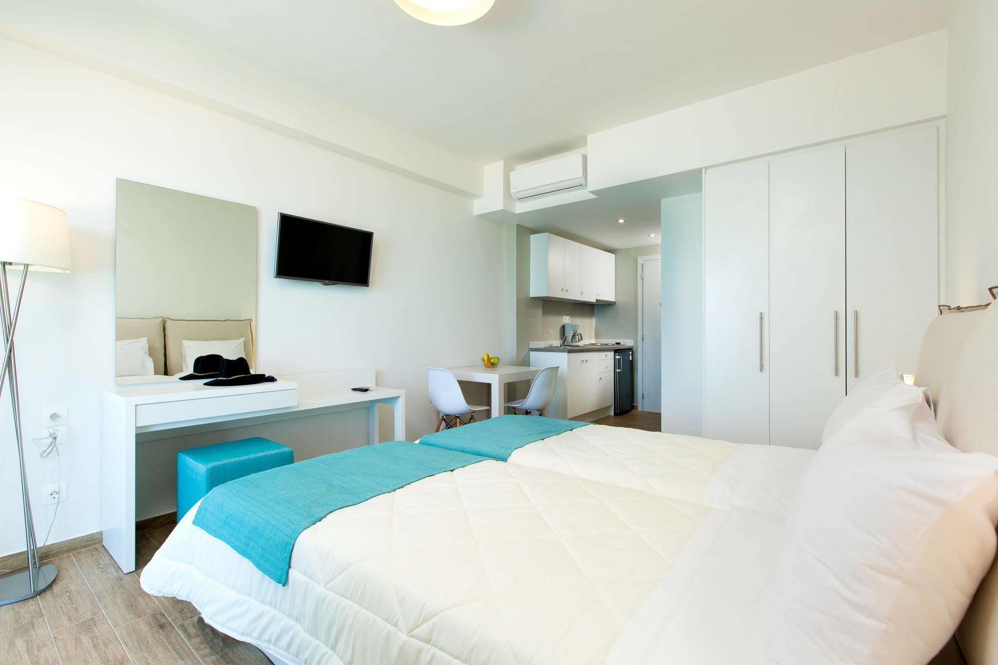 Golden Coast Seaside Apartments Rethymno Exteriör bild