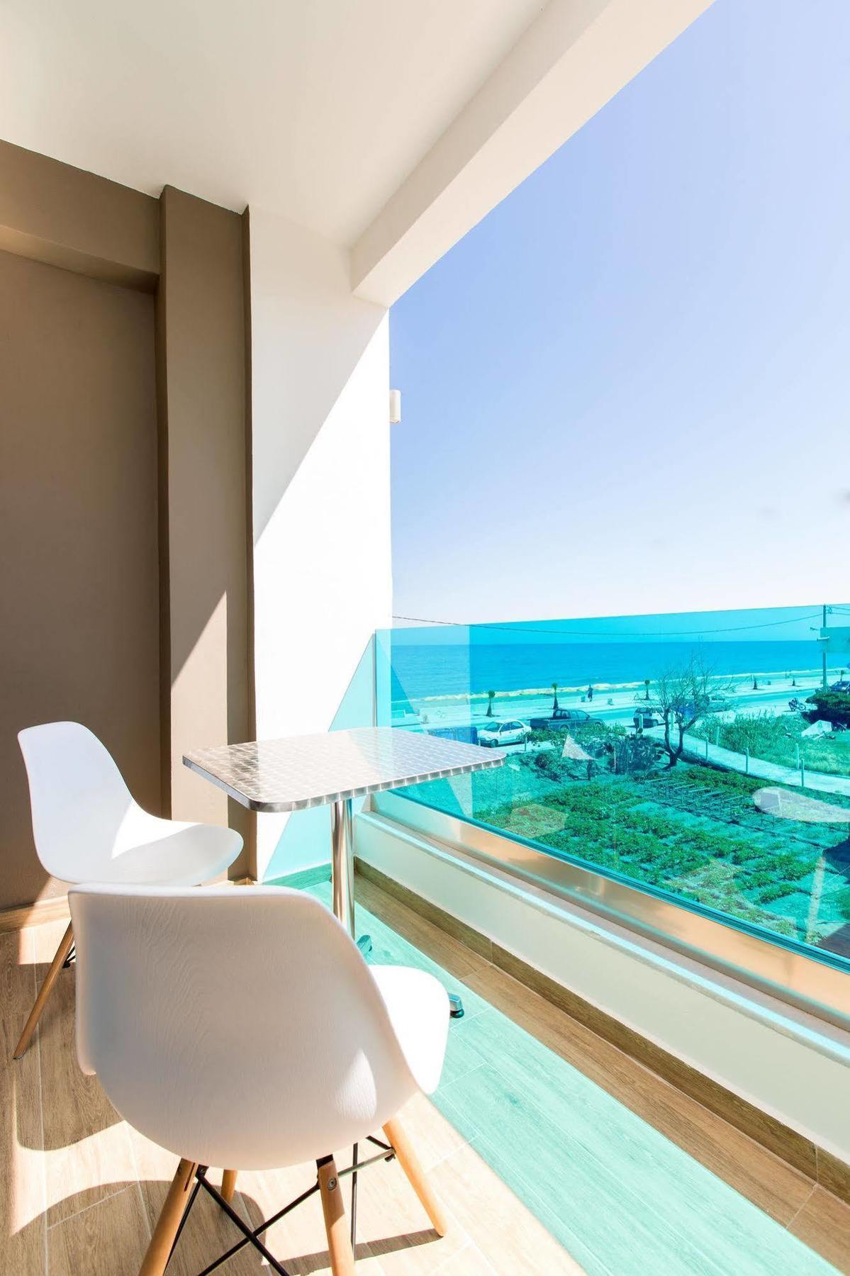 Golden Coast Seaside Apartments Rethymno Exteriör bild